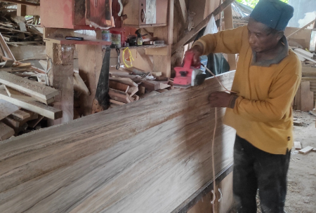 MENYERUT PAPAN PINTU