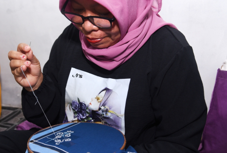 MENYULAM SAPUTANGAN