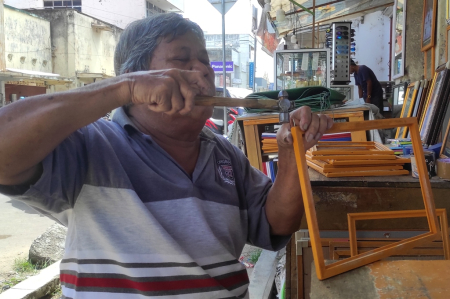 MERAKIT BINGKAI FOTO