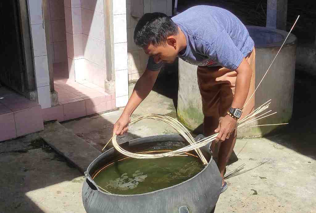 MERENDAM ROTAN