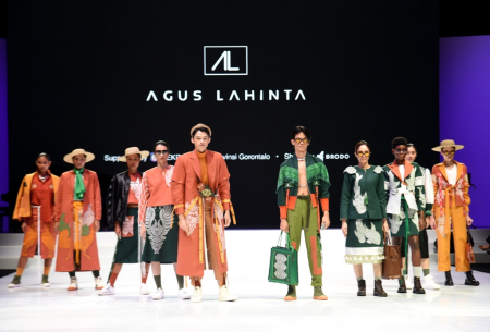 MOTIF BUSANA KARAWO