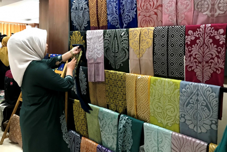 MOTIF KAIN KARAWO