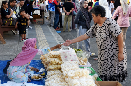 OMZET PENJUAL KERUPUK