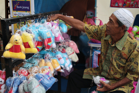 PENJUAL BONEKA GEBYAR RAMADAN di BLORA