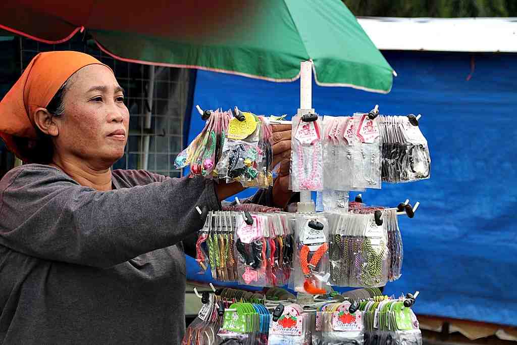 PENJUAL IKAT RAMBUT