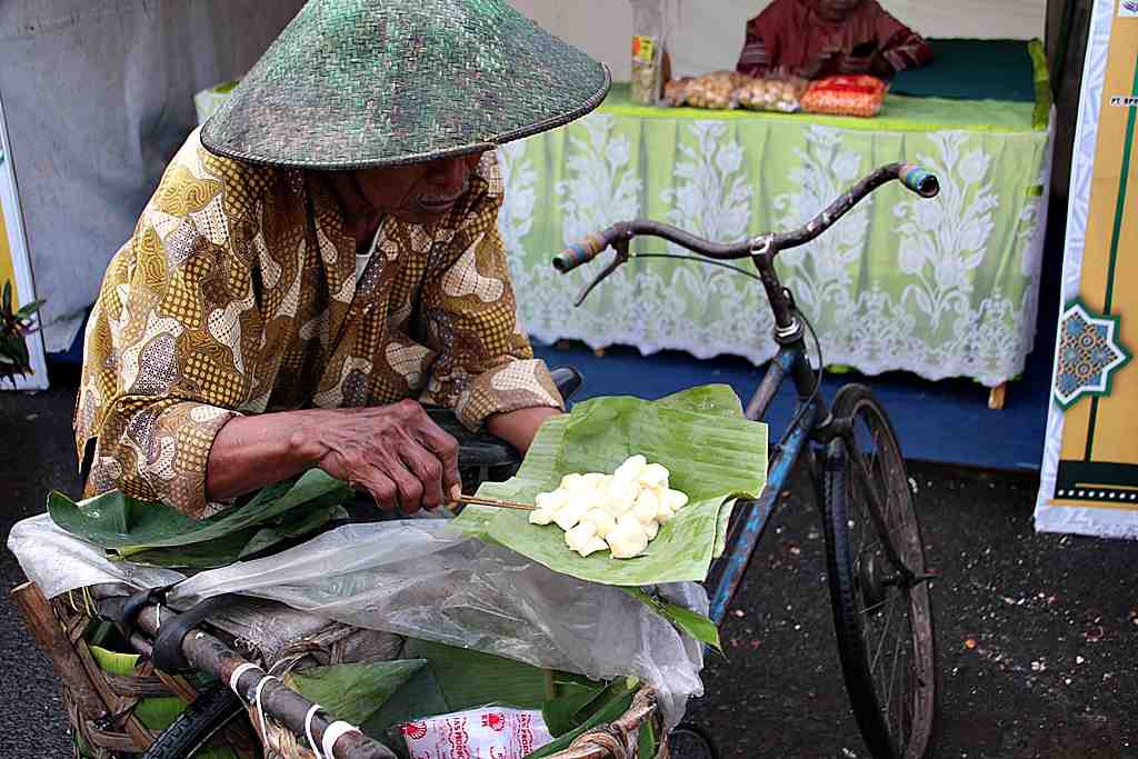 PENJUAL TAPE KETELA di BLORA