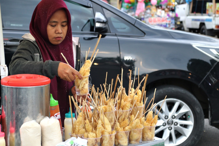 PENJUAL TELUR GULUNG