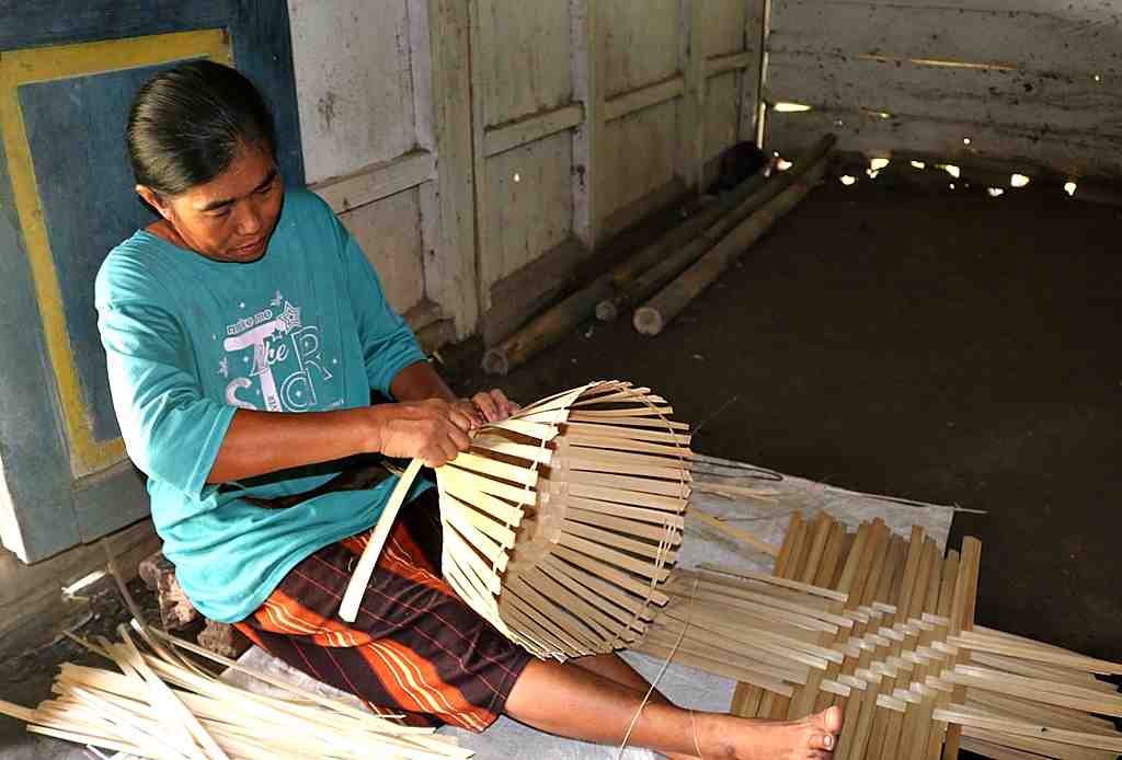 PERAJIN ANYAMAN BAMBU di BLORA