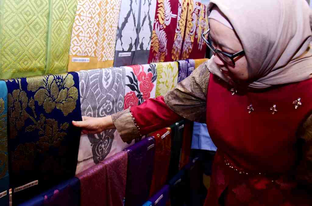 PAMERAN KAIN KARAWO