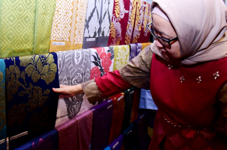 PAMERAN KAIN KARAWO