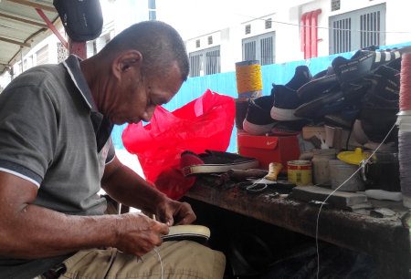 PENJAHIT SEPATU