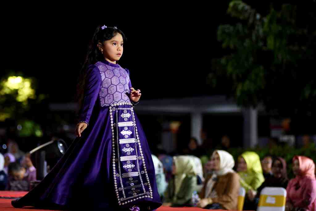 PERAGAAN FESYEN KARAWO