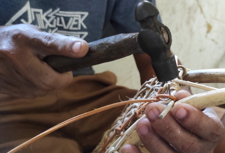 PERAJIN ANYAMAN ROTAN