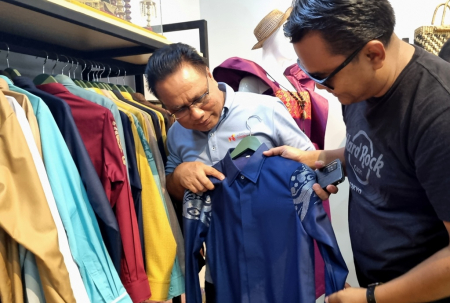 PILIH KEMEJA KARAWO