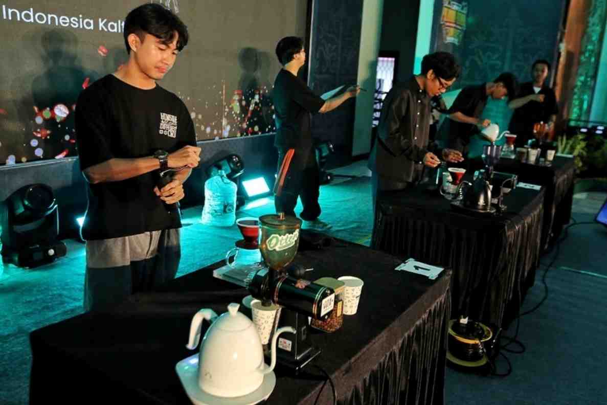 KOMPETISI MERACIK KOPI 
