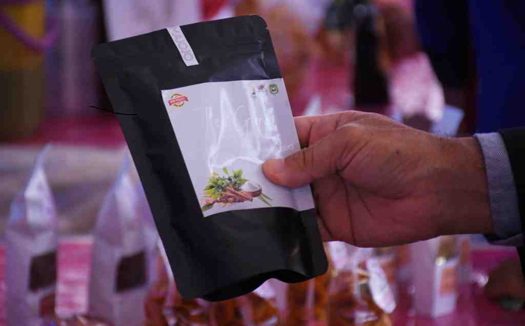 TINJAU STAND PAMERAN UMKM
