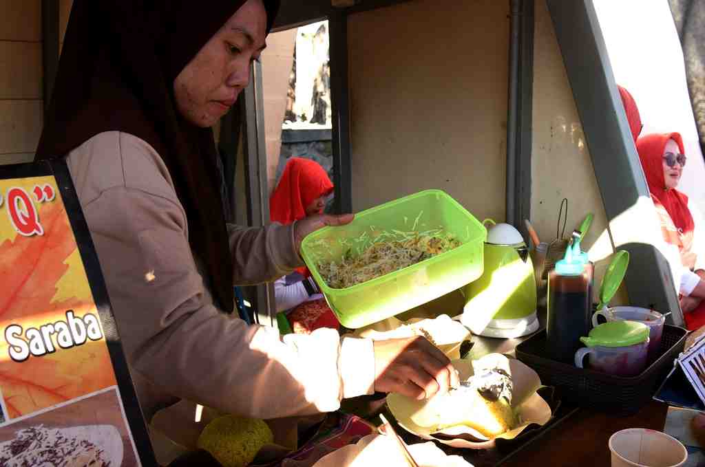 TAKAR LAUK NASI KUNING