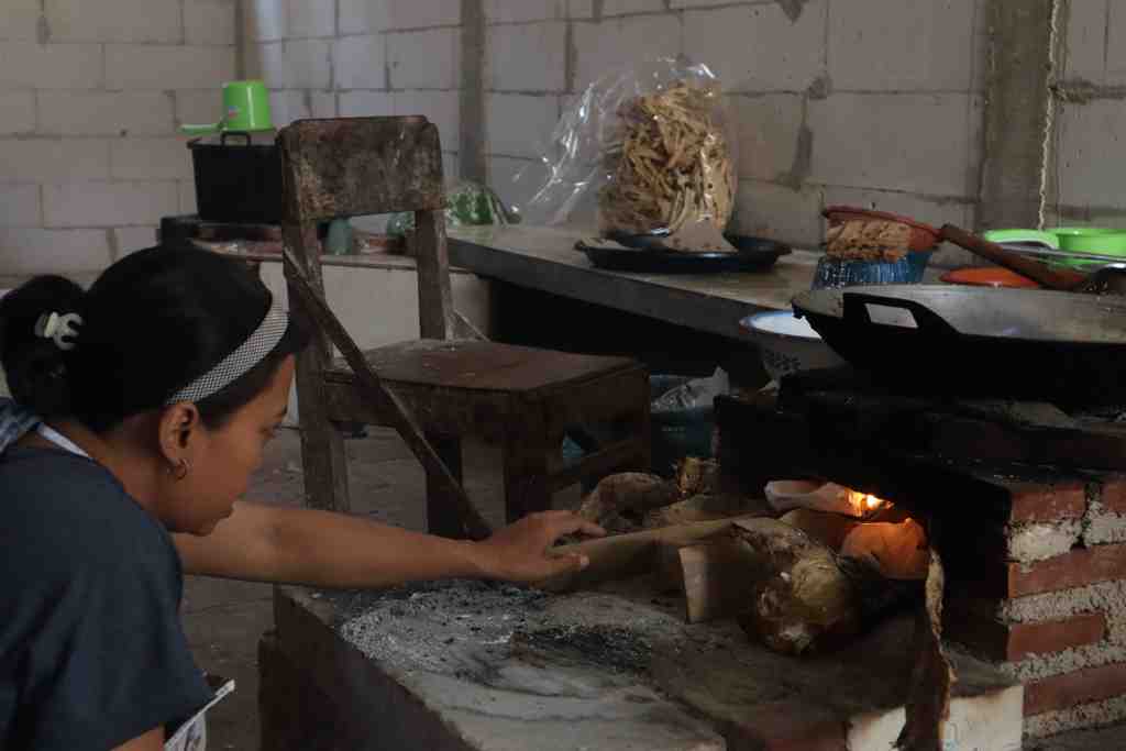 MASAK PAKAI KAYU BAKAR