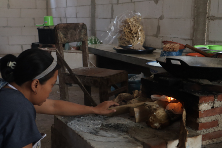 MASAK PAKAI KAYU BAKAR