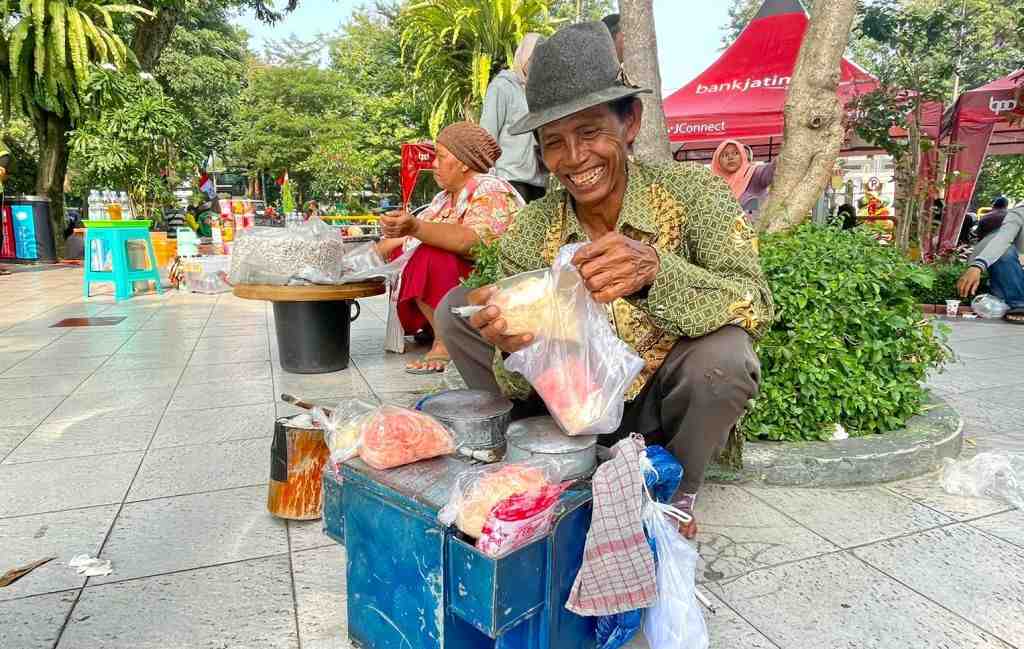 RAMBUT NENEK JAJANAN MASA LALU