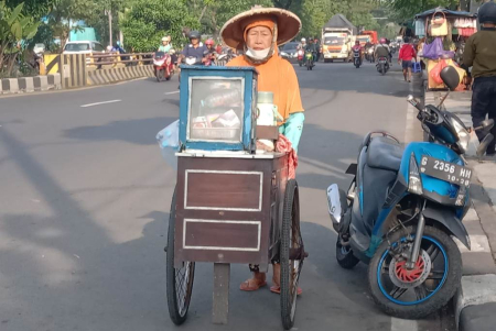 PENJUAL JAMU TRADISIONAL			