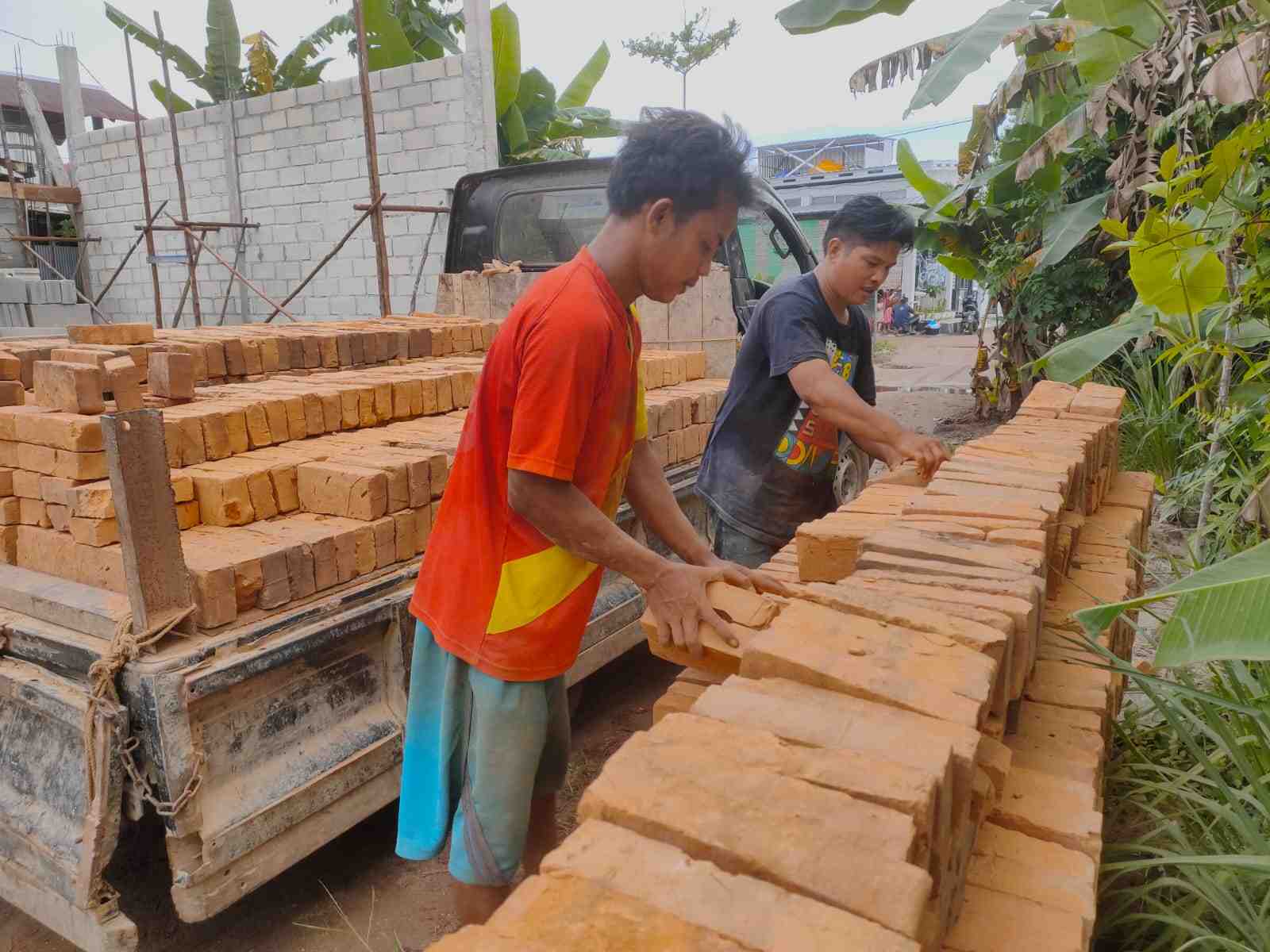PENJUAL BATU BATA