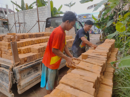 PENJUAL BATU BATA