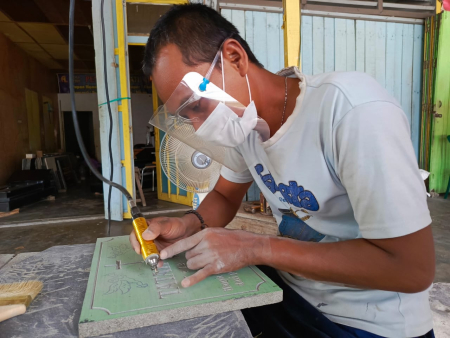 PEMAHAT PAPAN NAMA MAKAM