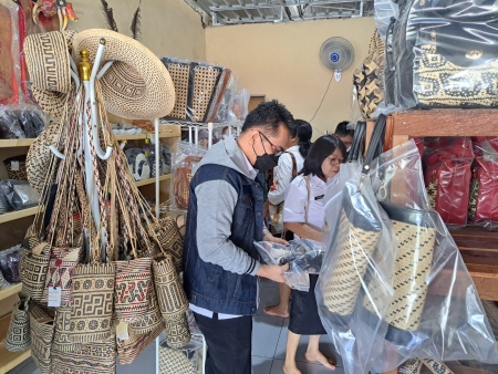 ANYAMAN ROTAN KHAS KALTENG