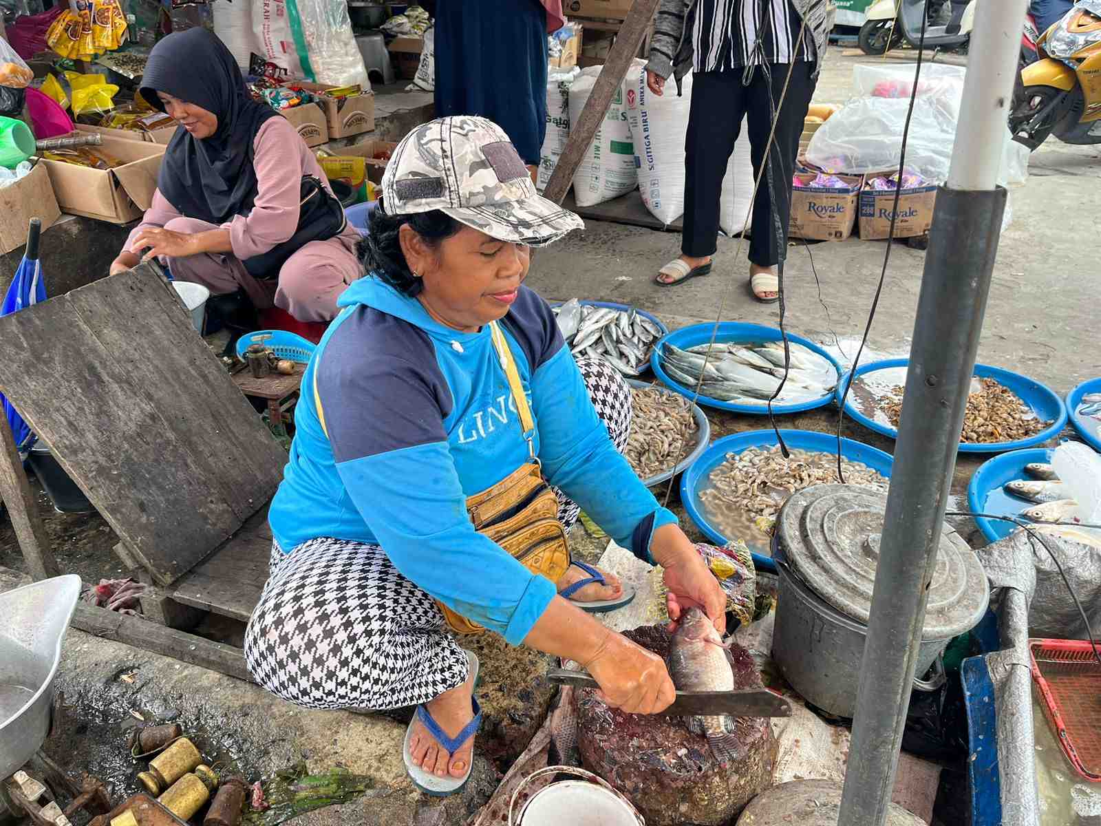 PENJUAL IKAN SEGAR