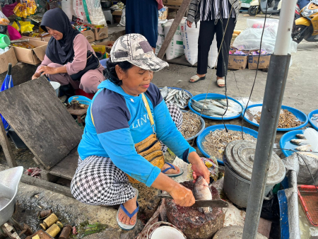 PENJUAL IKAN SEGAR