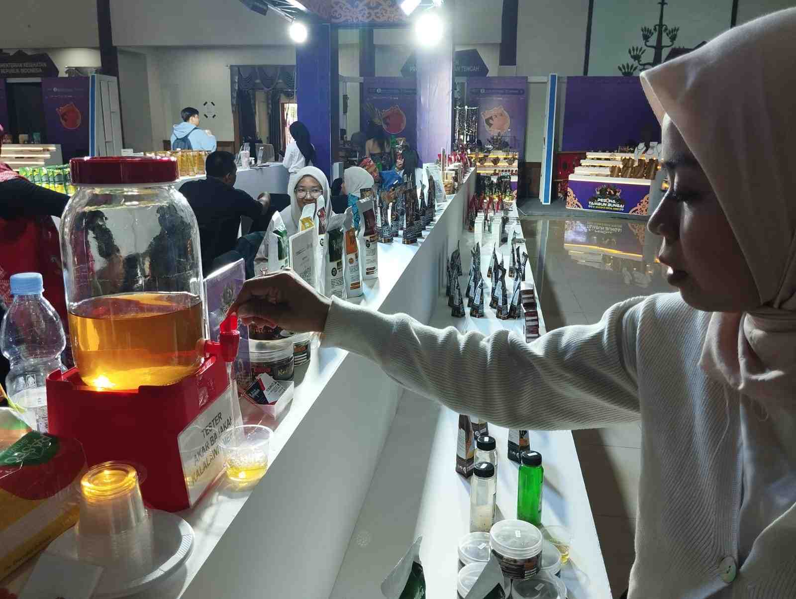 MINUMAN KAYU BAJAKAH