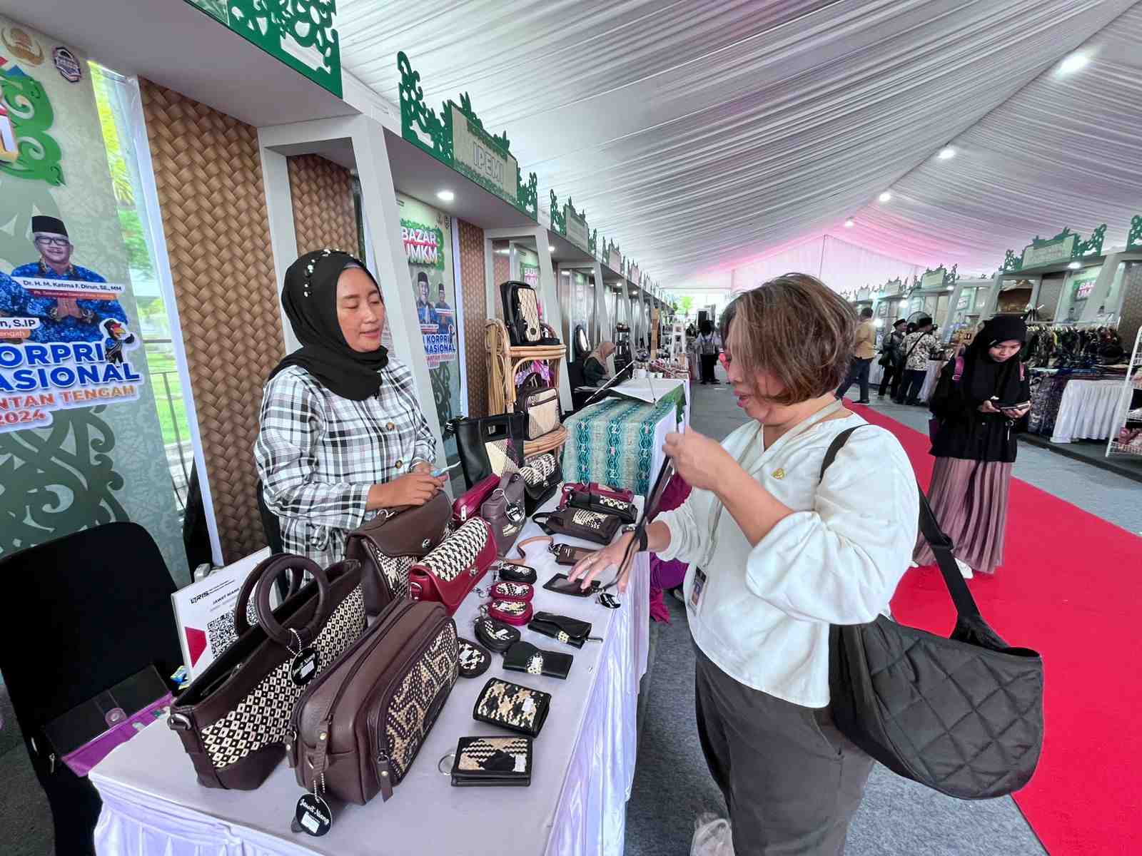  KERAJINAN ROTAN DI MTQ KORPRI NASIONAL VII