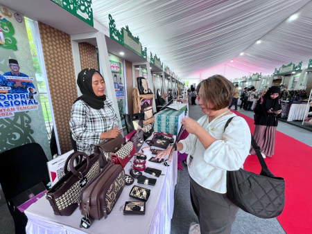  KERAJINAN ROTAN DI MTQ KORPRI NASIONAL VII
