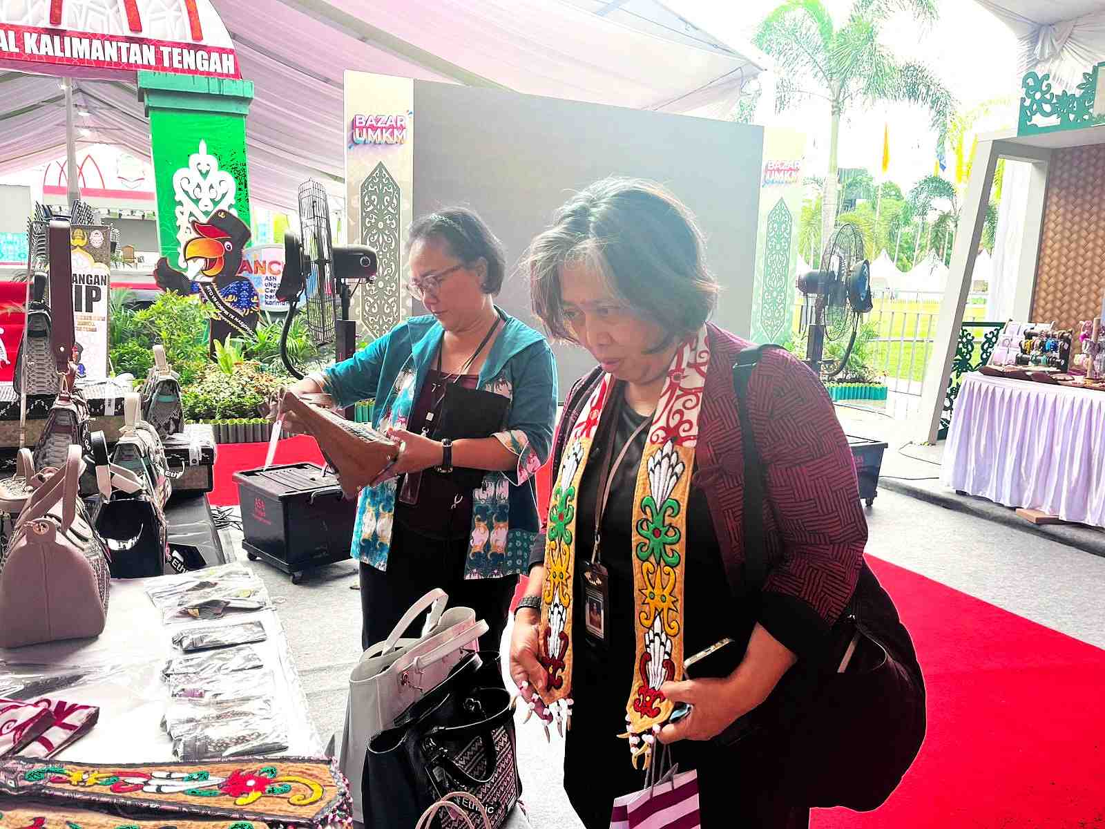 SELEMPANG MANIK BAHAN SERAT KAYU