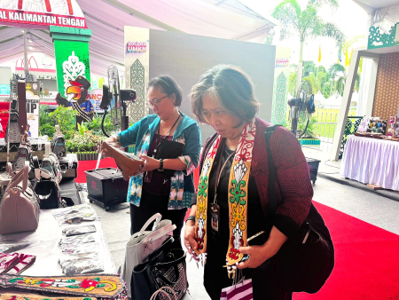 SELEMPANG MANIK BAHAN SERAT KAYU