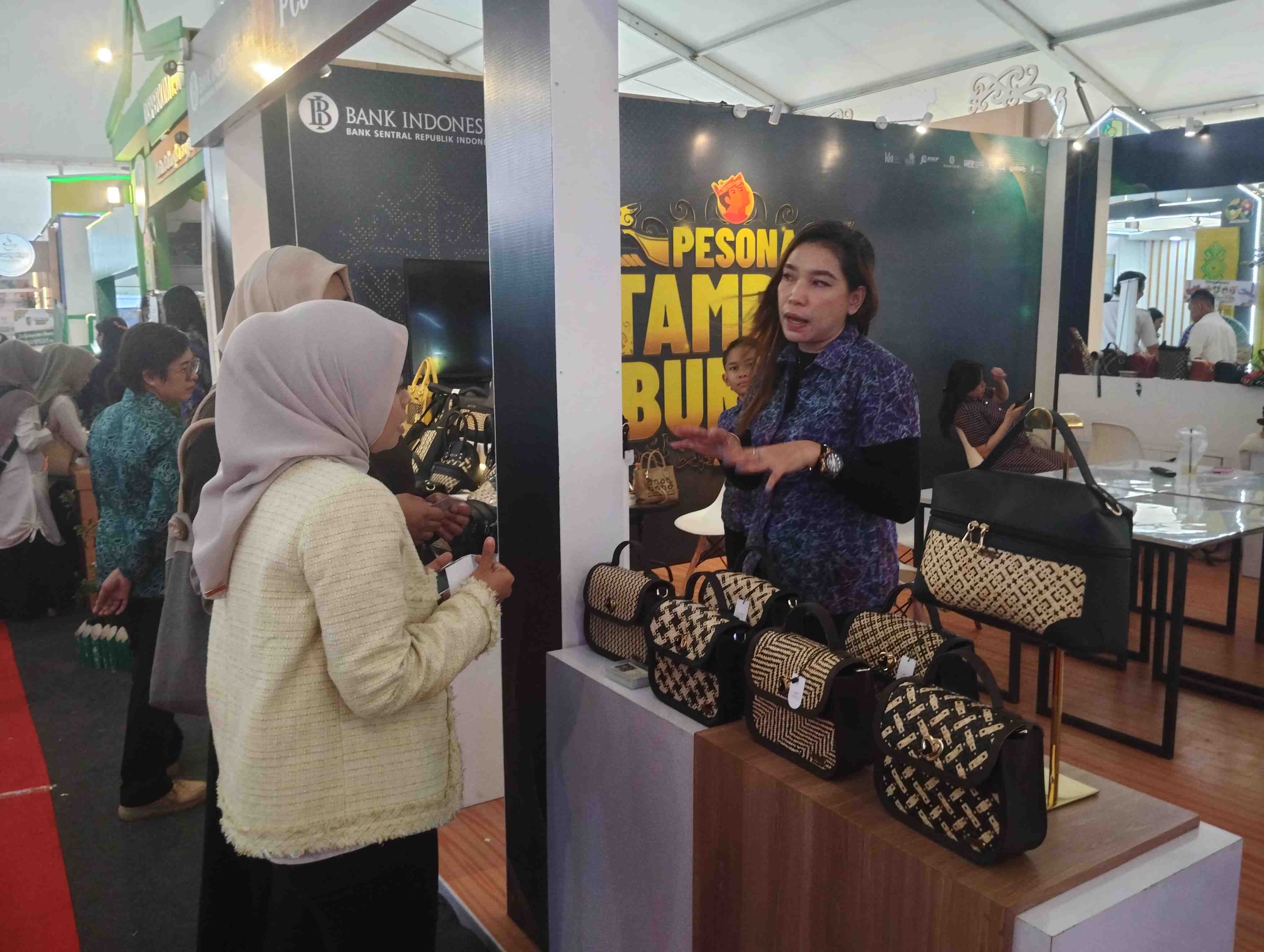 TAS ANYAMAN ROTAN