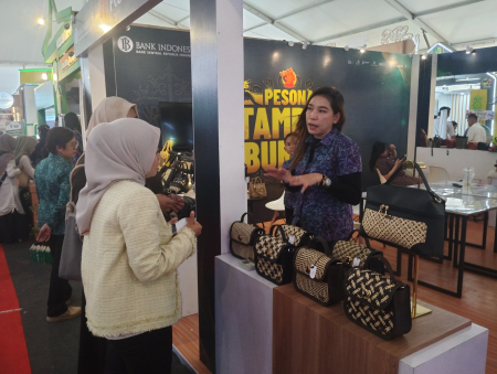 TAS ANYAMAN ROTAN