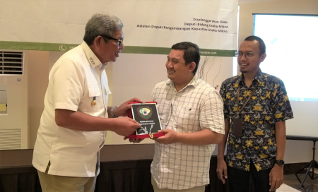 CENDERAMATA DARI BUPATI MALUKU TENGGARA