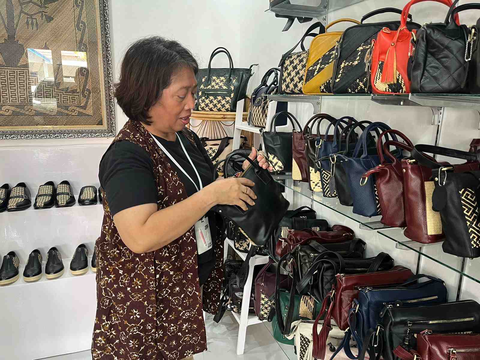 TAS ROTAN