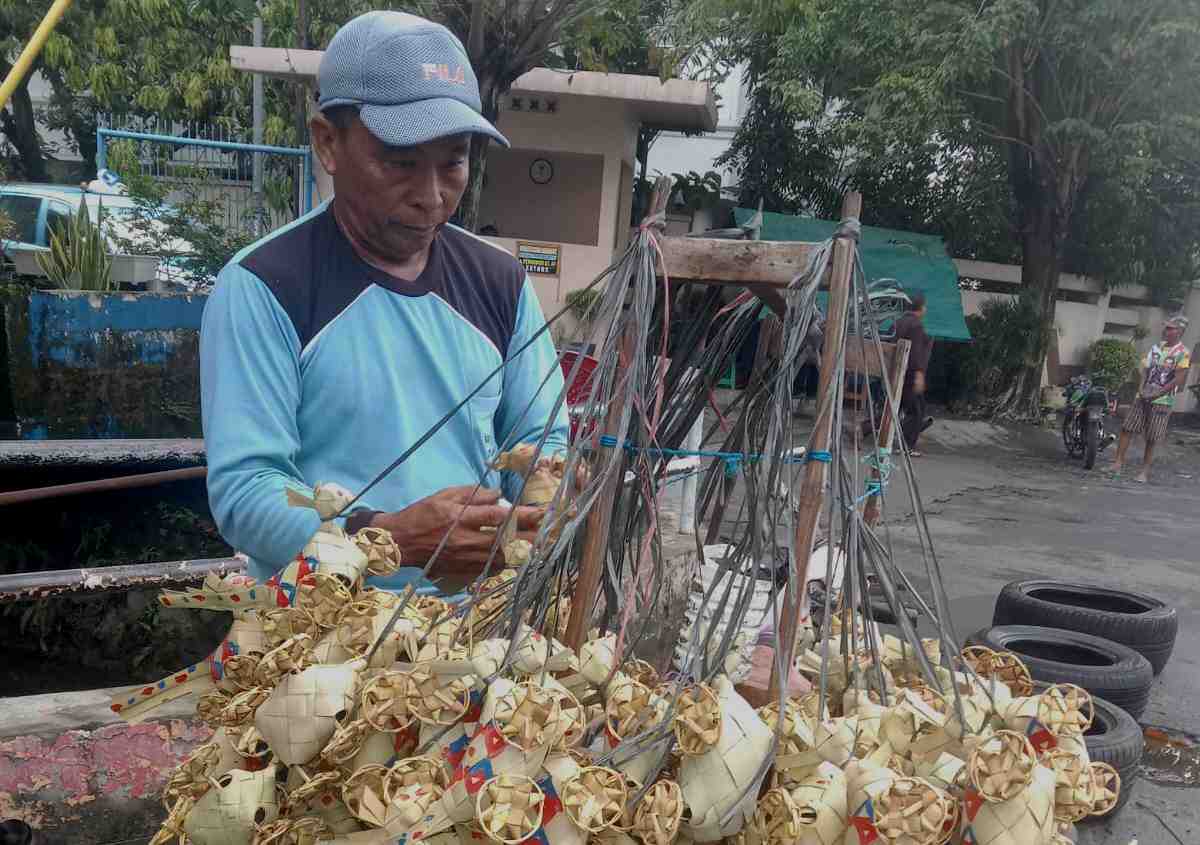 PENJUAL MAINAN TRADISIONAL