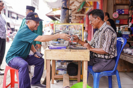 TUKANG  REPARASI JAM DISABILITAS