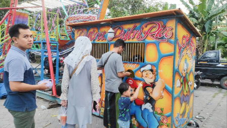 WAHANA BERMAIN DI PESTA RAKYAT