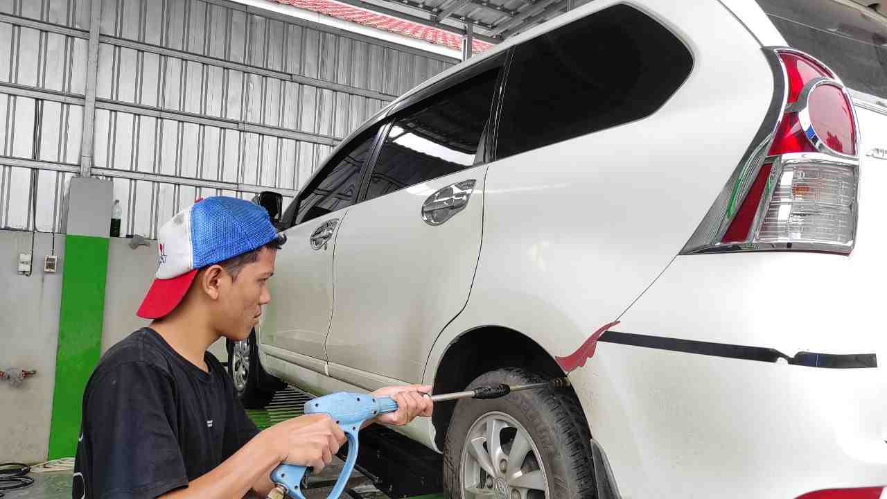 OMSET CUCI MOBIL NAIK DI MUSIM HUJAN
