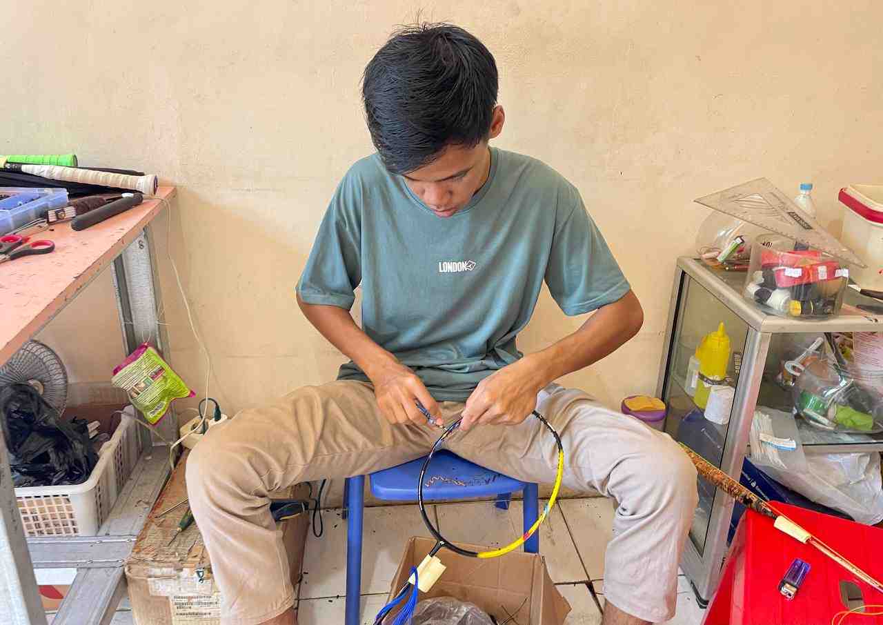 PERBAIKI SENAR RAKET