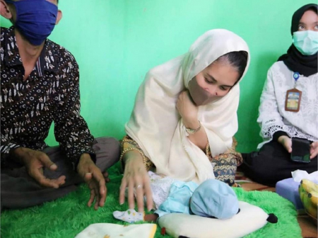 BAYI KEMBAR TIGA 