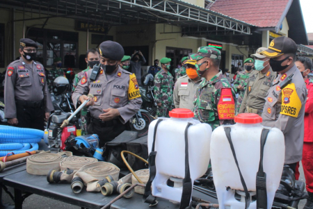  PERSIAPAN PERALATAN PEMADAM KARHUTLA