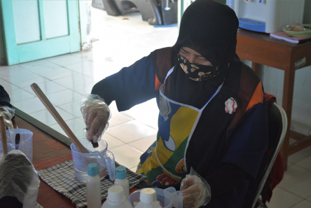 TETESKAN PEWANGI PADA HAND SANITIZER