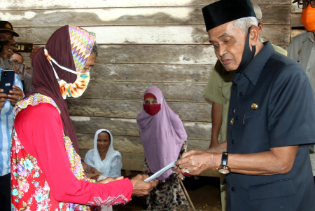 SERAHKAN BANTUAN PASCAKEBAKARAN di DESA ABIRAU
