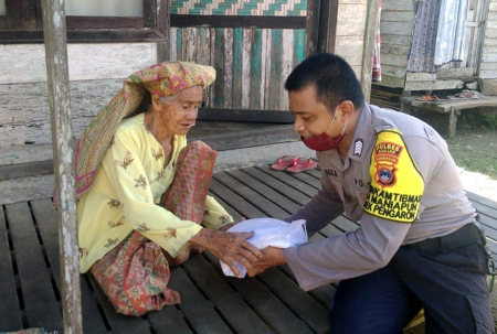 BAGIKAN BERAS WARGA KURANG MAMPU